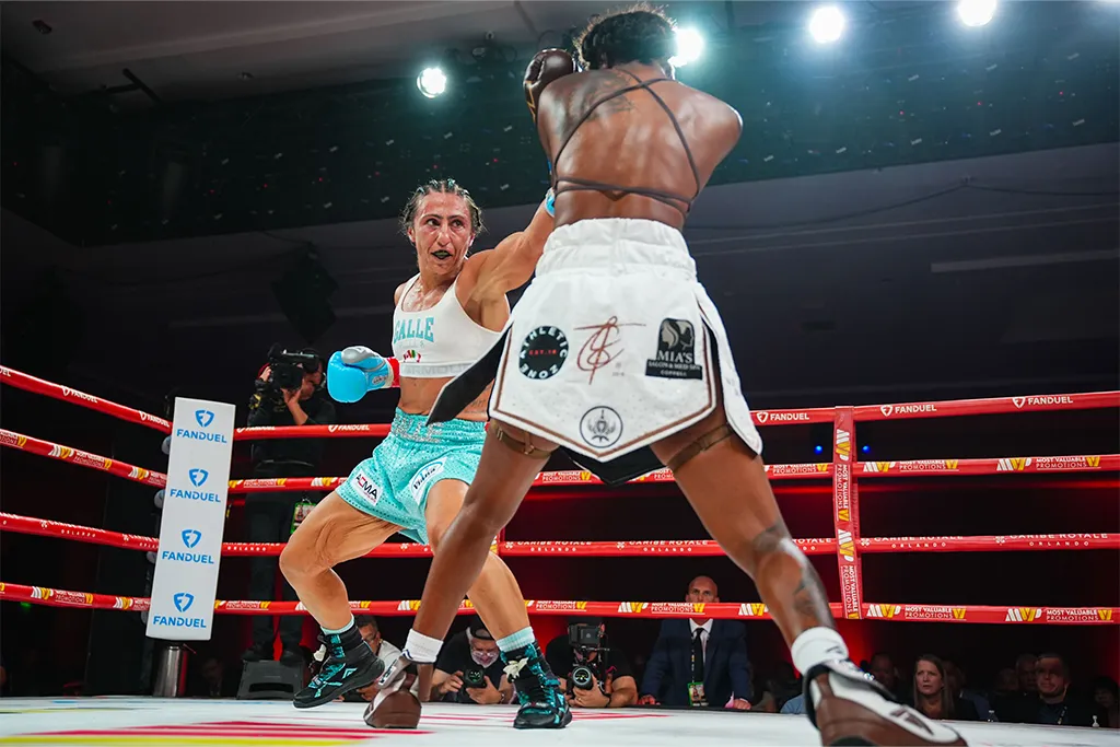 Amanda Galle Dominates Shurretta Metcalf